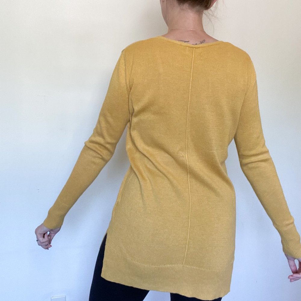 Old Navy Yellow Long Sleeve Vneck Sweater With Side Slits Womens Size Small